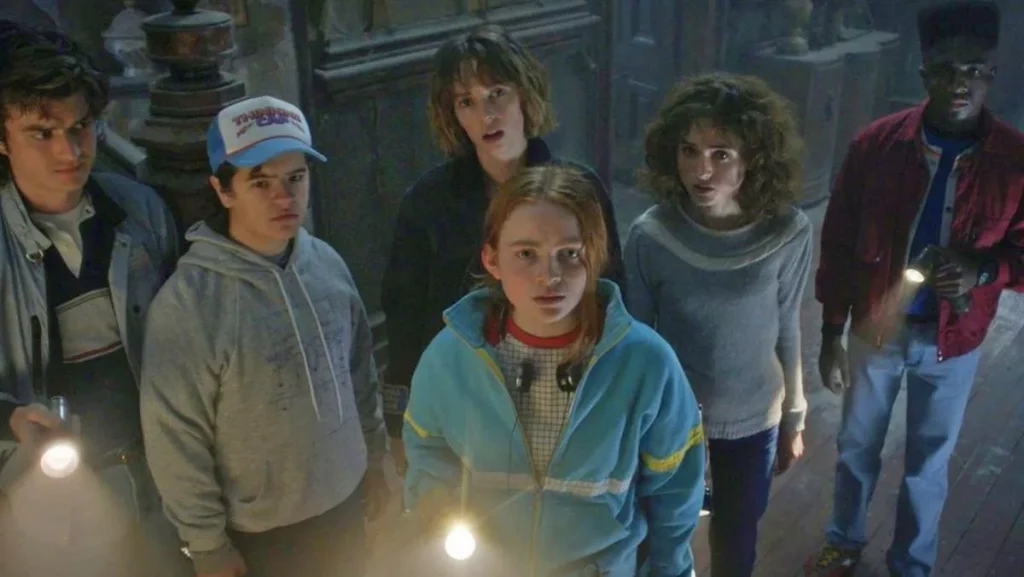 Grupo de jóvenes de Stranger Things: Max, Dustin, Nancy, Robin, Lucas y Steve.